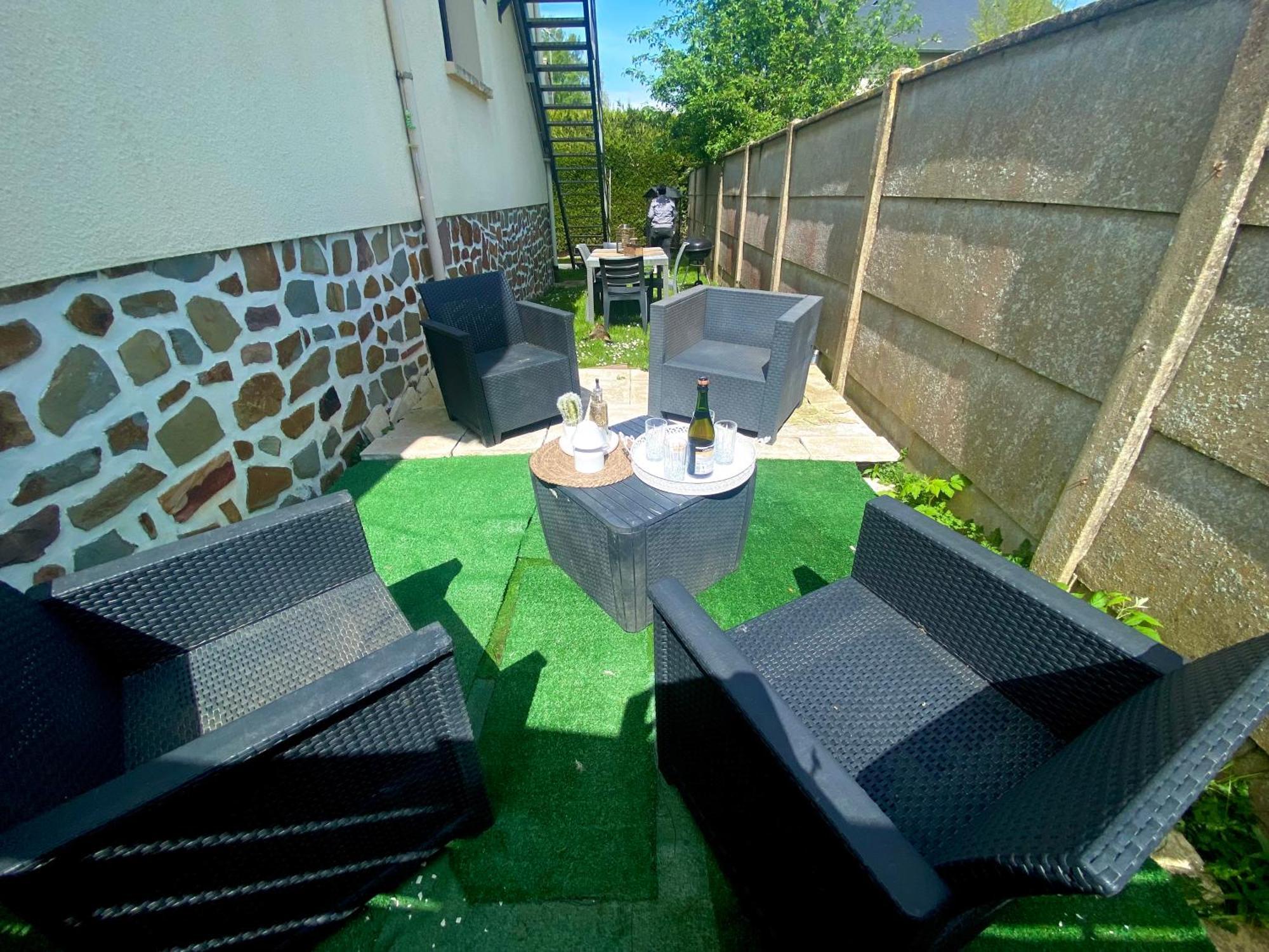 Une Ambiance Cosy Avec Jardin Privatif Nassandres エクステリア 写真