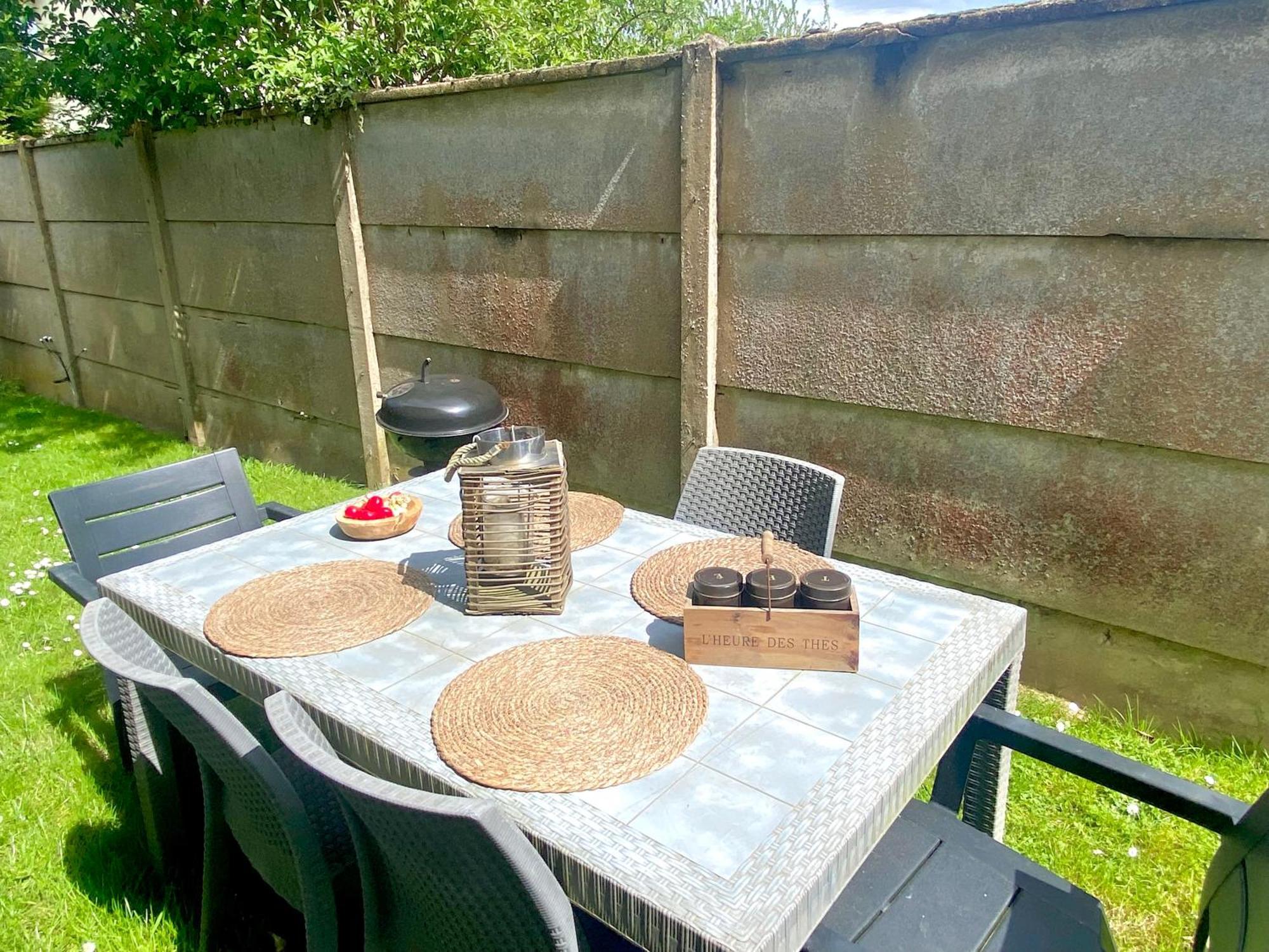 Une Ambiance Cosy Avec Jardin Privatif Nassandres エクステリア 写真